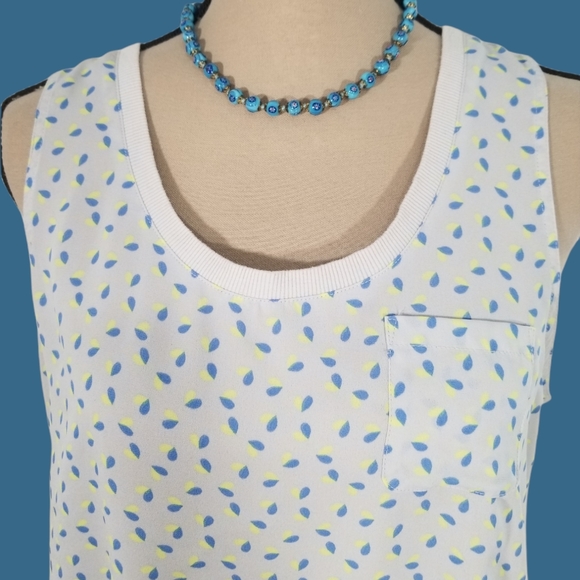Caslon Scoop neckline sleeveless Pattern Top. Size Mp - Picture 2 of 10